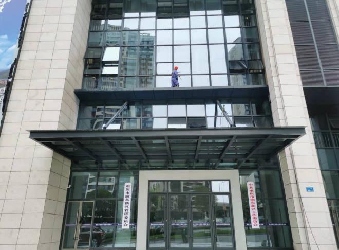 2021年10月17日重慶市渝東新區(qū)管理委員會外墻清洗項目由重慶美萬家保潔服務(wù)有限公司萬州分公司承接。
