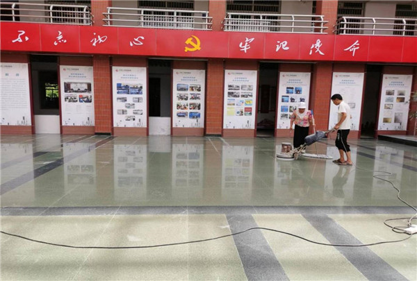 2022年8月28日重慶市萬州區(qū)白巖路萬二中大廳石材打磨服務由重慶美萬家保潔服務有限公司萬州分公司承接,并圓滿完成任務,且得到甲方一致好評。